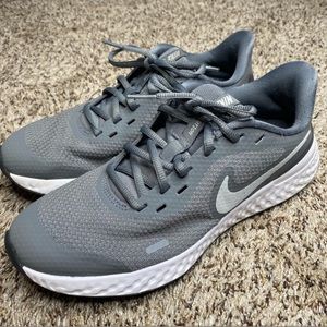 Size 7 - Nike Revolution 5 Cool Grey